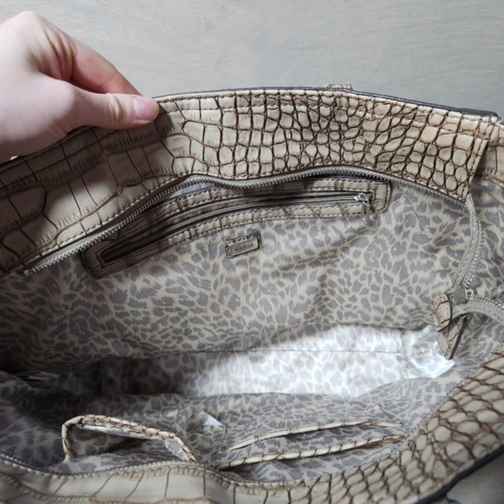 Guess Alligator leather style contemporary colors guess purse, matching wallet - Picture 6 of 16